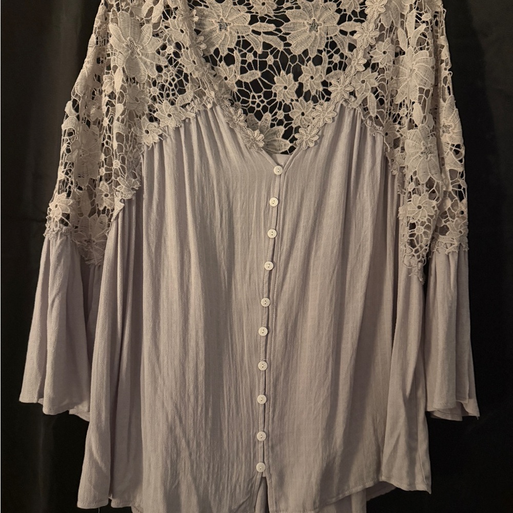 Chic Lace-Accented Blouse in Light Gray